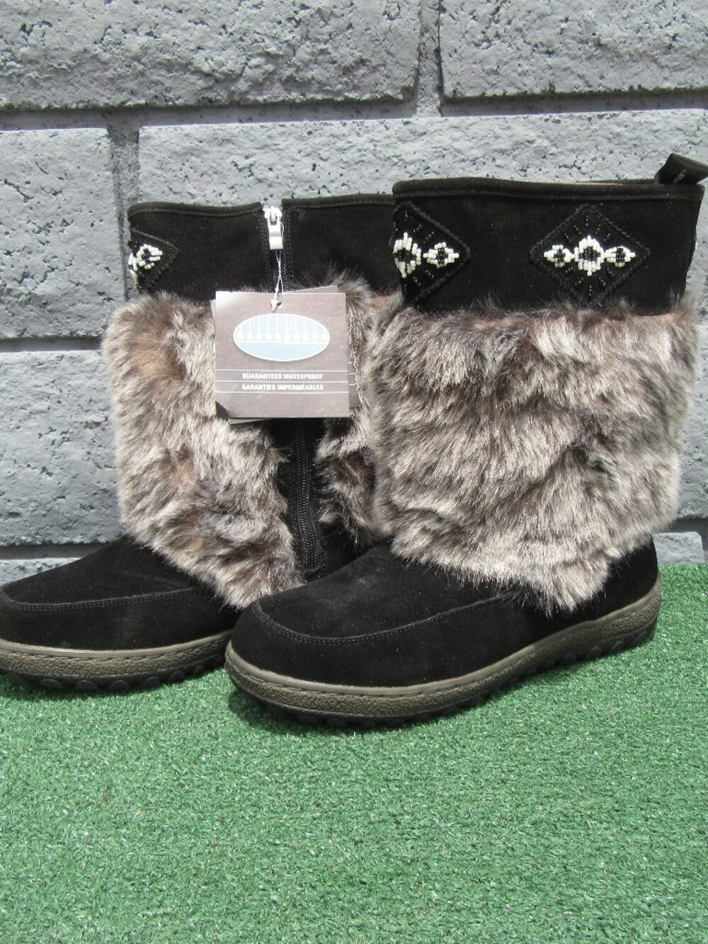 Brand New Wanderlust Nika Black Beaded Fur Mukluk Boots Women's Size 9